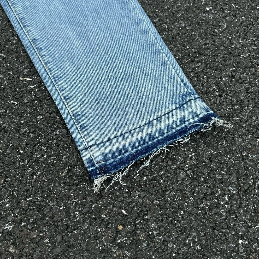 -Size upper body P286#G77 GALLERY DEPT.G letter patch pudding 5001 denim washed and distressed spliced jeans -Original purchase and pattern making to truly restore the ultimate vintage texture -Original hardware accessories, washed and other elevators, QR code analysis are all purchased from the original factory, high degree of restoration, you are welcome to compare with a certain product~ -Three-dimensional version Loose and comfortable, not picky about the figure, taller and slimmer, factory Seiko, original factory quality control, same style for men and women, can be matched with couples Versatile recommendation: must-have jeans for all seasons Color: blue Size: S-XXL (28-36)